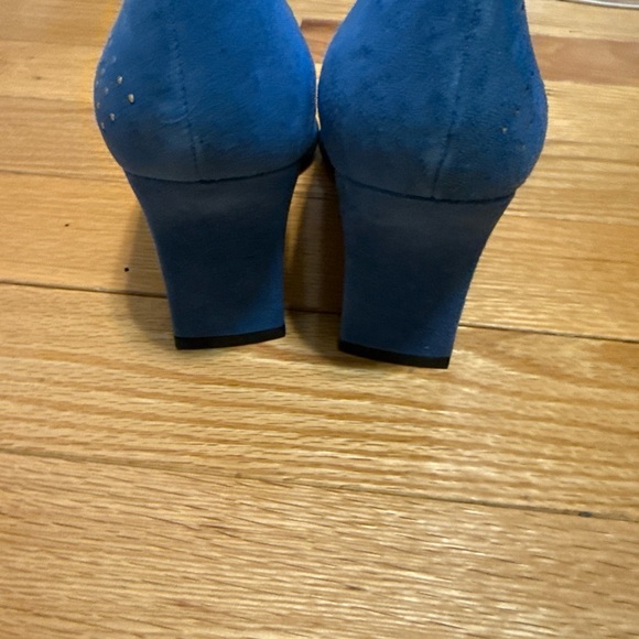J.Renee Elegant Blue Heels with Cutout Design - Picture 4 of 9